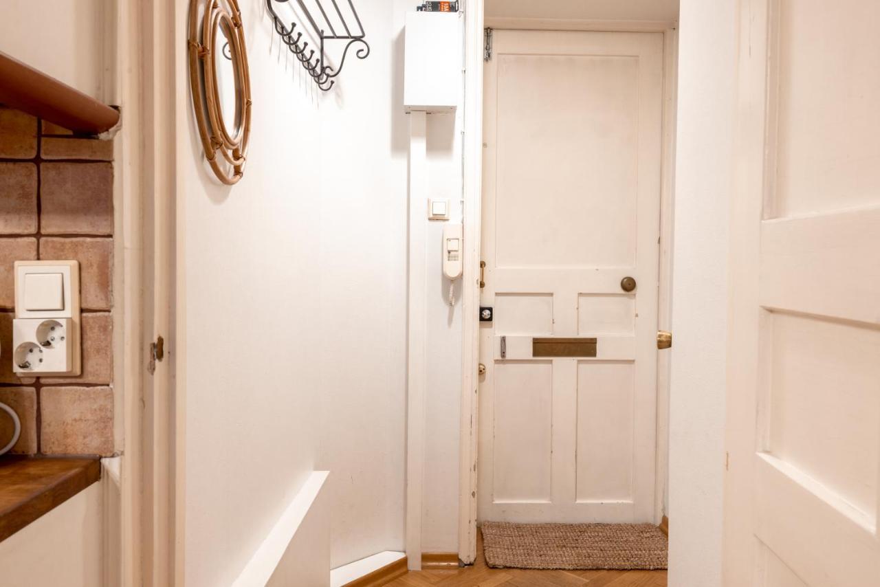 2Ndhomes Cozy & Compact Top Floor Studio In Erottaja 헬싱키 외부 사진